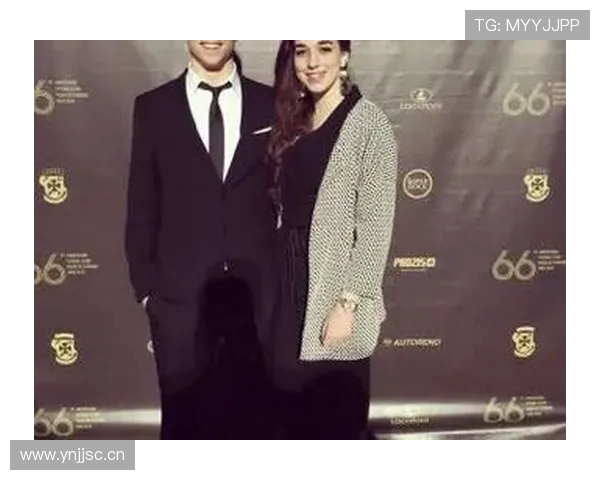 若塔妻子亮相金球奖典礼 官方特别设立纪念若塔兄弟环节致敬传奇